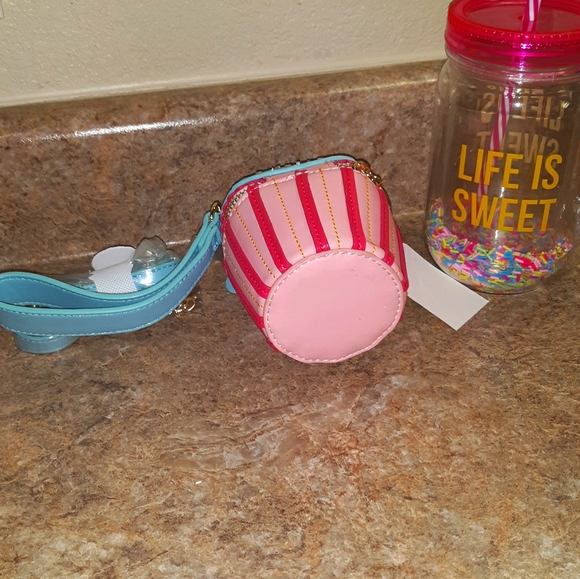 New Cupcake Wristlet Bag - Picture 9 of 11